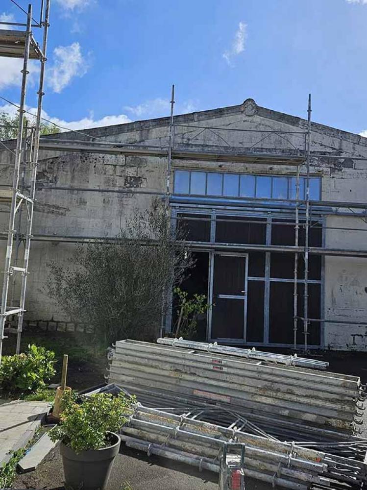 Avant rénovation de façade avec enduit projeté à Cambrai