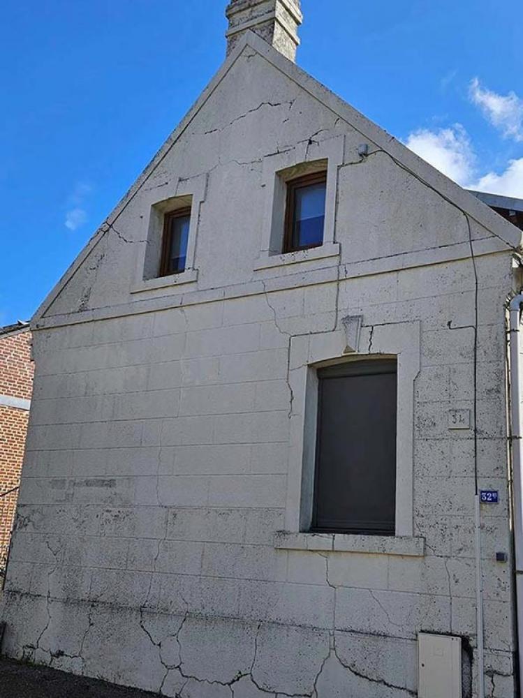Avant application enduit projeté sur façade à Béthune