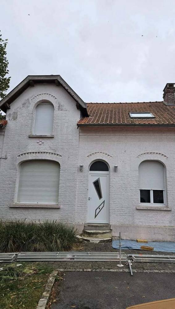 Façade avant nettoyage et rénovation à Béthencourt