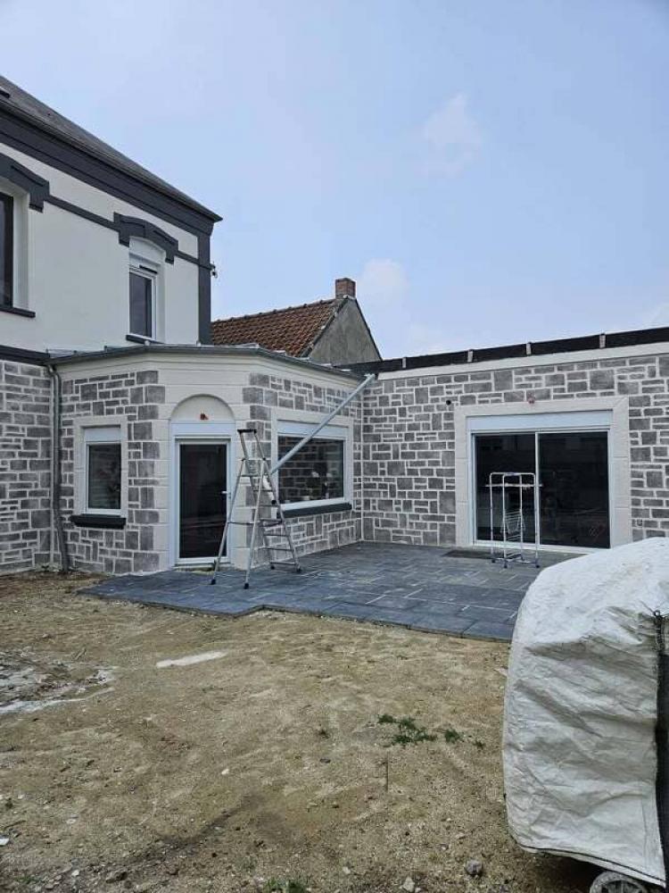 Façade ancienne en rénovation